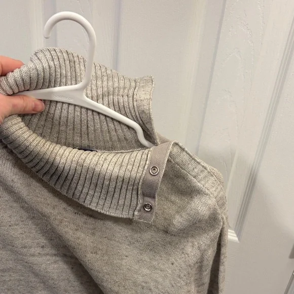 GAP Ribbed Knit Sweater in Gray - Picture 5 of 7